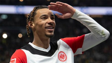 فرانكفورت يحدد موقفه من بيع إيكتيكي إلى ليفربول