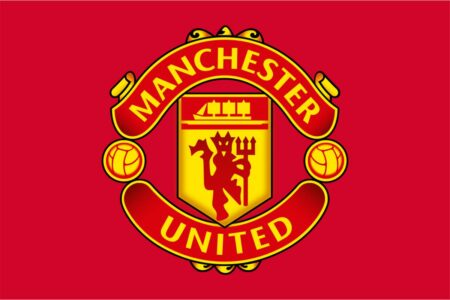 لاعب مانشستر يونايتد السابق يقاضي النادي بسبب الإهمال الطبي