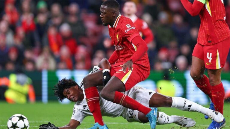 لتجنب سيناريو أرنولد.. ليفربول يتخذ قرارًا بشأن رحيل كوناتي إلى ريال مدريد