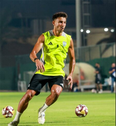 الموقف يزداد غموضًا.. مدرب الوكرة يتخذ قرارًا تجاه حمدي فتحي بعد أنباء اقترابه من بيراميدز