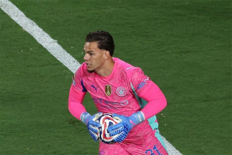 إيدرسون يتوصل إلى اتفاق مع ناديه الجديد لمغادرة مانشستر سيتي