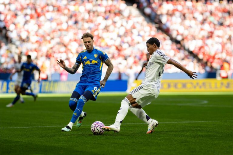 التجربة الأولى.. التعادل يحسم مباراة مانشستر يونايتد وليدز