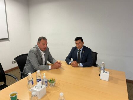 وزير الرياضة يروي كواليس تدخله لحل أزمة القمة بين الأهلي والزمالك