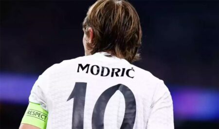 بعد رحيل مودريتش.. قميص ريال مدريد رقم 10 يقترب من صاحبه الجديد بعد رحيل مودريتش.. قميص ريال مدريد رقم 10 يقترب من صاحبه الجديد