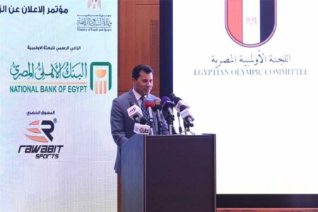 تحرك جديد من وزير الرياضة بشأن وعكة حسن شحاتة