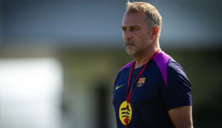 برشلونة يُنهي ترتيبات جولة آسيا.. وفليك يغير قراره بشأن لاعب الفريق