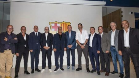 موندو ديبورتيفو: خلال زيارة وفد الأهلي.. محمود الخطيب يطرح عرضًا على رئيس برشلونة