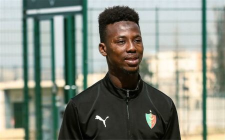 محمد زوجرانا يوضح لـبطولات حقيقة عرض الزمالك لضمه هذا الصيف محمد زوجرانا يوضح لـبطولات حقيقة عرض الزمالك لضمه هذا الصيف