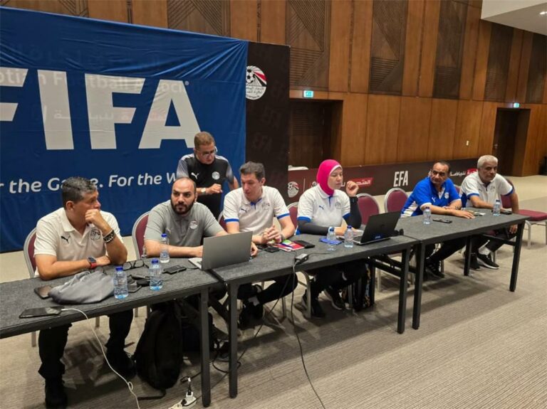 بعد عودته للقاهرة.. أوسكار رويز يشارك في معسكر تدريب الحكام على الفار