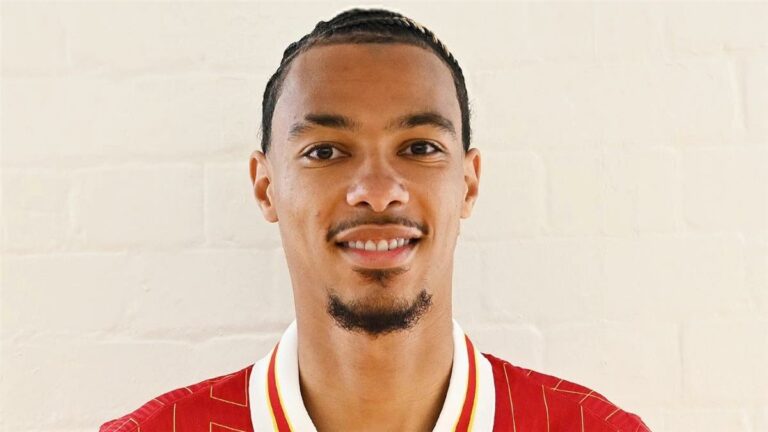 سأغرمه بسبب ملابسه.. كواليس اللقاء الأول بين فان دايك وهوجو إيكتيكي (فيديو)