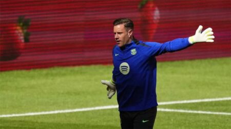 سبورت توضح موعد جراحة تير شتيجن.. ولجنة الليجا تترقب