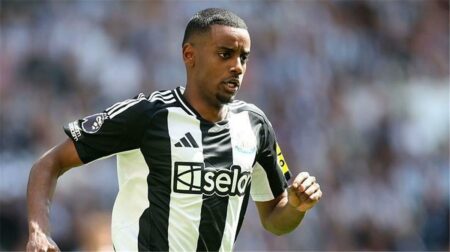 هناك أمور خلف الكواليس.. مدرب نيوكاسل يلمح لإمكانية رحيل إيزاك مع اهتمام ليفربول هناك أمور خلف الكواليس.. مدرب نيوكاسل يلمح لإمكانية رحيل إيزاك مع اهتمام ليفربول