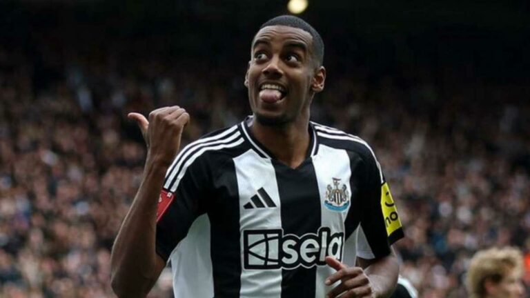 صفقة خرافية من الهلال.. إيزاك يرد على أحد أكثر العقود جنونًا على الإطلاق