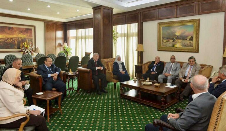 خالد عبد العزيز يلتقي لجنة ضبط أداء الإعلام الرياضي بتشكيلها الجديد