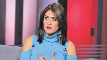 أحدث جلسة تصوير جريئة لـ هيدي كرم.. والجمهور يعلق