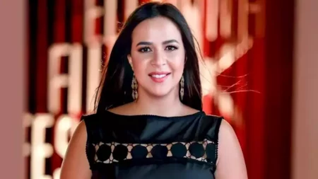 إيمي تهنئ شقيقتها دنيا سمير غانم على فيلم "روكي الغلابة": "هيكسر الدنيا"