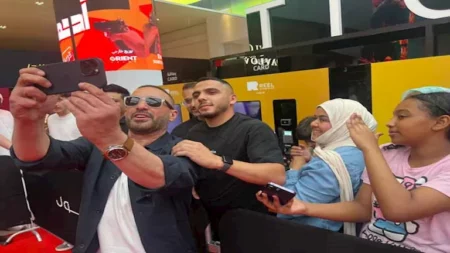 بالصور| السقا يحتفل بفيلمه "أحمد وأحمد" مع جمهوره في دبي