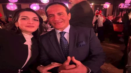 محمد ثروت يهنئ ابنته داليا بعد حصولها على درجة الماجستير من المملكة المتحدة