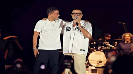 عمرو دياب ونجله عبدالله يتصدران التريند بأغنية "يلا"