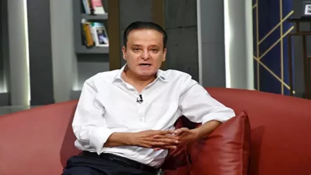 يوسف معاطي: عادل إمام كان سيقدم شخصية الرئيس مبارك بفيلم "طباخ الرئيس"