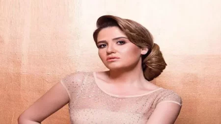 بقصة سندريلا.. هنا شيحة تتألق بفستان جريء