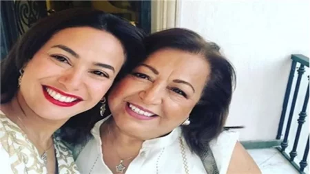 بينهم السقا وياسر جلال ويسرا.. نجوم الفن ينعون والدة هند صبري