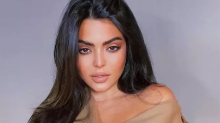 18 صورة لأجرأ إطلالات أسماء جلال