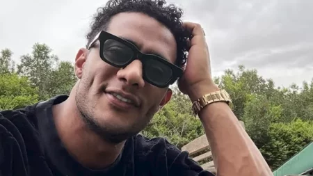 "صيفي لسه بيبدأ".. 18 صورة لـ محمد رمضان على البحر وبصحبة ابنته