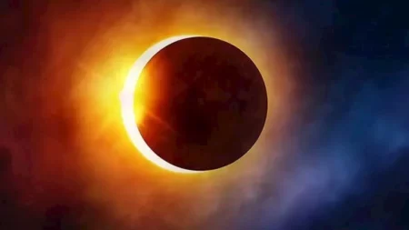 النهار يغيب عن مصر.. كسوف كلي نادر تشهده 10 دول عربية النهار يغيب عن مصر.. كسوف كلي نادر تشهده 10 دول عربية