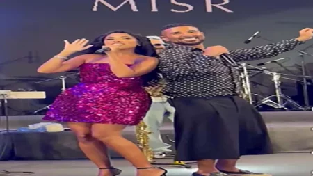 "فين باقى البنطلون".. إطلالات أحمد سعد المثيرة للجدل