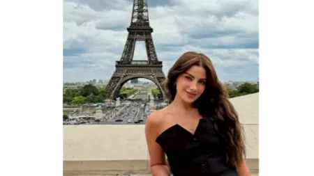 بالصور.. صبا مبارك تستمتع بعطلتها الصيفية أمام برج إيفل بالصور.. صبا مبارك تستمتع بعطلتها الصيفية أمام برج إيفل