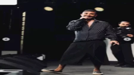 أحمد سعد يعلق على انتقاد الجمهور لإطلالاته الأخيرة (فيديو)