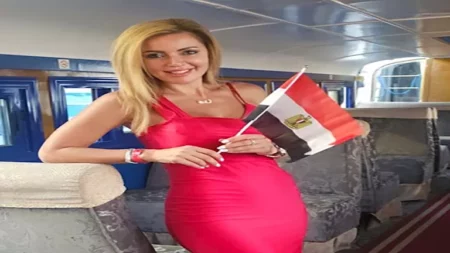 صبا الرافعي: زوايا المصورين سخنت أزمة حفلة راغب علامة.. وصورة القبلة خادعة صبا الرافعي: زوايا المصورين سخنت أزمة حفلة راغب علامة.. وصورة القبلة خادعة