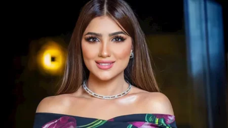 بـ"ملابس صيفية".. أحدث جلسة تصوير لـ مي عمر بجوار سيارة فارهة