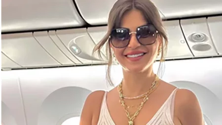 كروب توب وشورت.. منة فضالي بإطلالة جريئة