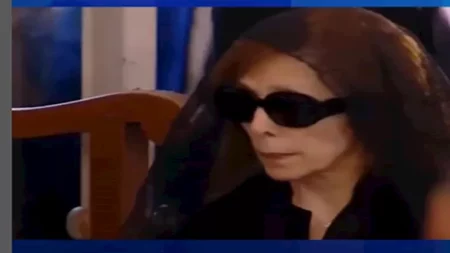 فيروز تصل كنيسة رقاد السيدة لوداع نجلها زياد الرحباني فيروز تصل كنيسة رقاد السيدة لوداع نجلها زياد الرحباني