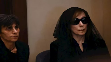 25 صورة لنجوم الفن في جنازة زياد الرحباني 25 صورة لنجوم الفن في جنازة زياد الرحباني