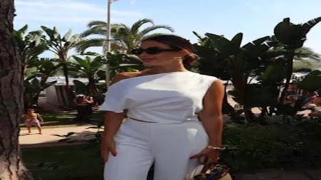 أناقة صيفية تخطف الأنظار.. يارا السكري تتألق بـ "الأون شولدر" أناقة صيفية تخطف الأنظار.. يارا السكري تتألق بـ "الأون شولدر"