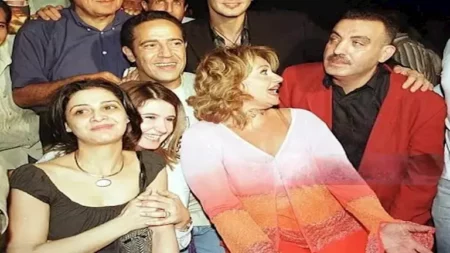 ليلى علوي تنشر صورًا جديدة من كواليس فيلم "حب البنات"