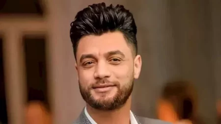 فيفي عبده تنعى المطرب أحمد عامر وتدعو له