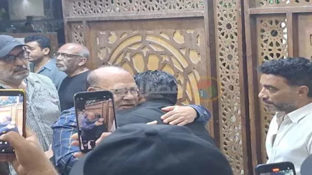 رامي إمام وصلاح عبدالله.. نجوم الفن يواسون خالد جلال في وفاة شقيقه