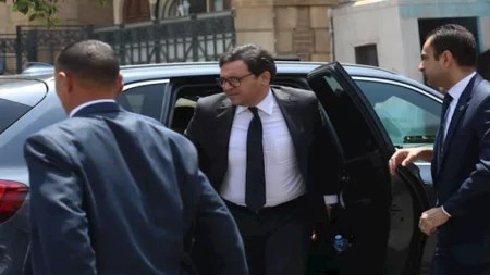 وزير الثقافة يشارك في تشييع جثمان الفنان لطفي لبيب من كنيسة مارمرقس