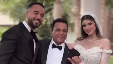 "مش عايز حاجة من الدنيا تاني".. رد فعل محمد فؤاد بعد رؤيته ابنته بفستان الزفاف