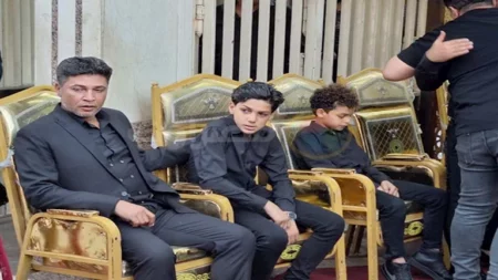 بالصور.. رضا البحراوي ومطربي المهرجانات يقدمون واجب العزاء في أحمد عامر