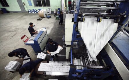 الوطنية للطباعة تبدأ إجراءات طرح 10% من أسهمها في البورصة المصرية