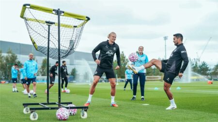 مانشستر سيتي يتلقى ضربة قوية قبل انطلاق الموسم الجديد مانشستر سيتي يتلقى ضربة قوية قبل انطلاق الموسم الجديد