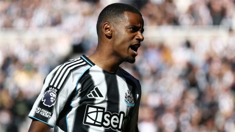 بدون رحمة.. رد فعل ليفربول بعد رفض عرضهم الأول لضم إيزاك