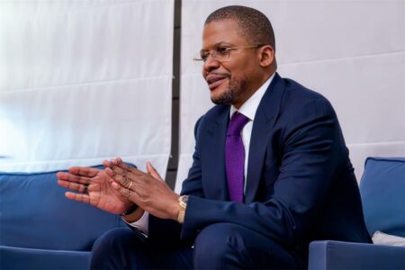 وزير الرياضة في الكونغو مدافعًا عن شراكتهم مع برشلونة: نريد منح الحياة لـ ميسي الإفريقي