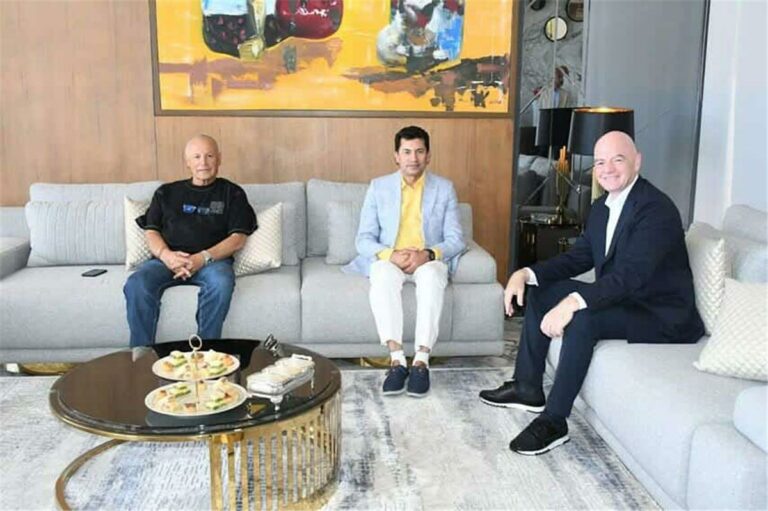 رئيس الوزراء يتواصل مع إنفانتينو خلال زيارته لمصر