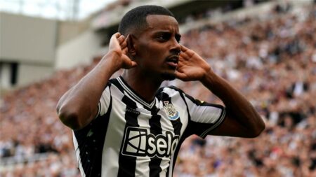 ليفربول يجهز خطة بديلة حال فشل ضم إيزاك